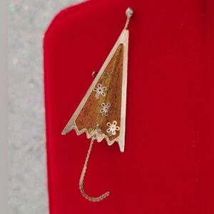 Filigree Golden Umbrella Brooch Pin